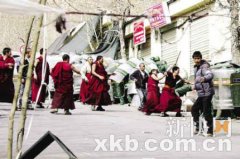 拉萨暴徒打砸区政府大楼